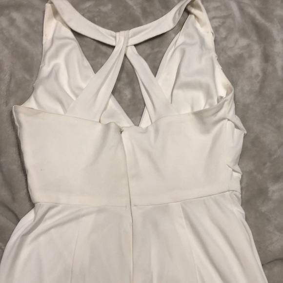 Very Cute White Fitted Dress - Picture 3 of 3